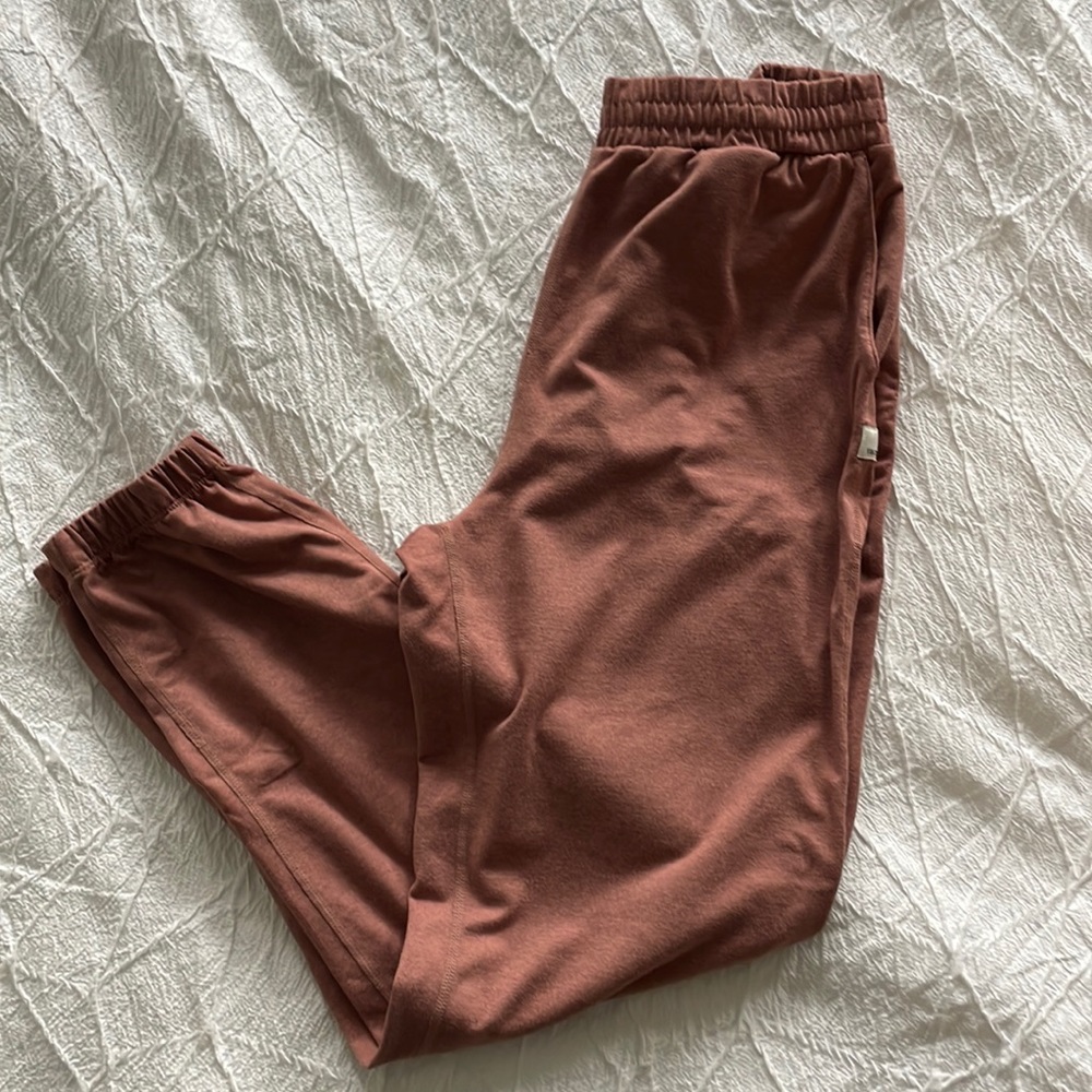 SOLD Vuori boyfriend jogger